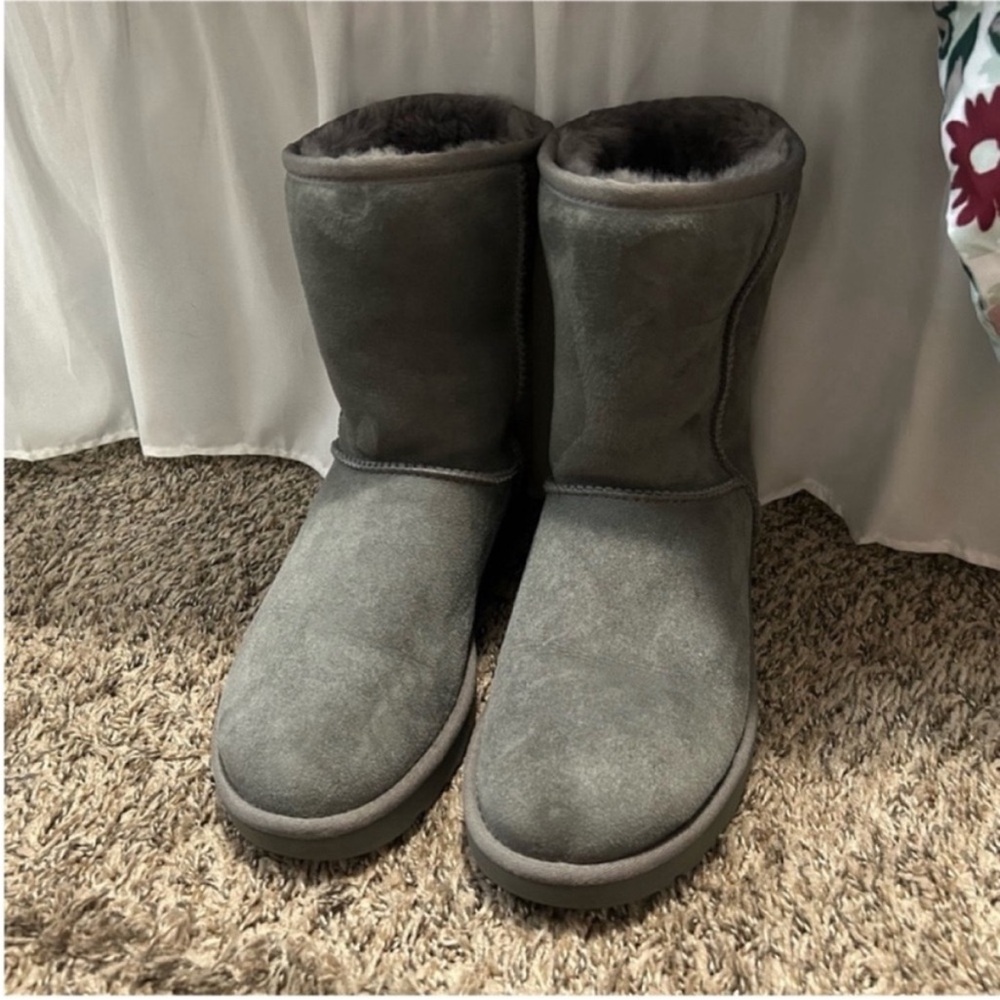 Uggs classic short boots
